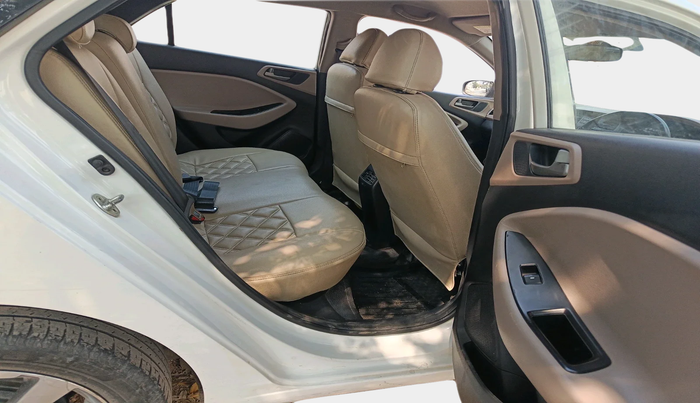 2017 Hyundai Elite i20 ASTA 1.2, Petrol, Manual, 1,10,297 km, interior