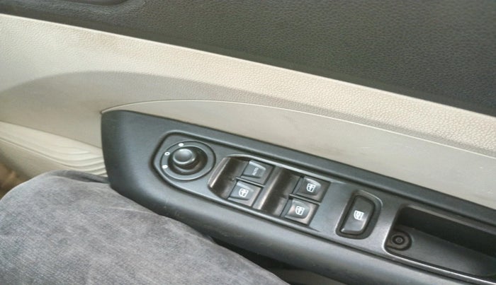 2022 Renault TRIBER RXZ, Petrol, Manual, 1,24,468 km, interior