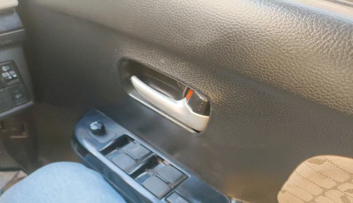 2017 Maruti Wagon R 1.0 VXI AMT, Petrol, Automatic, 61,437 km, interior