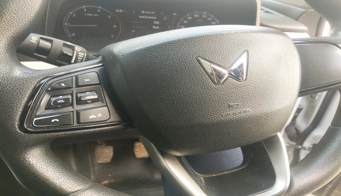 2022 Mahindra XUV700 MX D MT 5 STR, Diesel, Manual, 48,418 km, interior