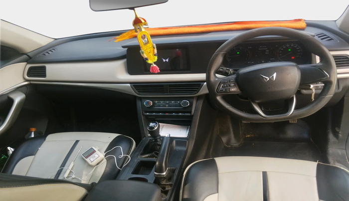 2022 Mahindra XUV700 MX D MT 5 STR, Diesel, Manual, 48,418 km, interior