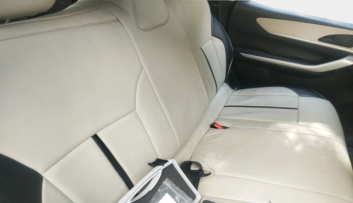 2022 Mahindra XUV700 MX D MT 5 STR, Diesel, Manual, 48,418 km, interior