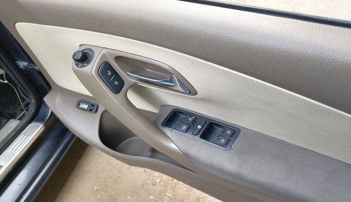 2012 Skoda Rapid ELEGANCE 1.6 TDI CR MT, Diesel, Manual, 1,07,303 km, interior