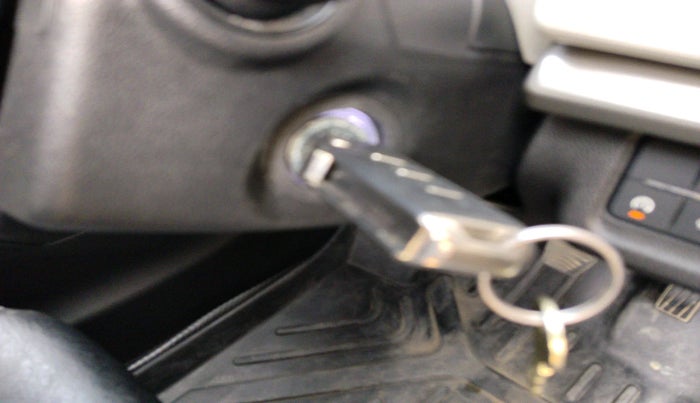 2023 Mahindra XUV700 AX 5 D MT 5 STR, Diesel, Manual, 35,445 km, interior