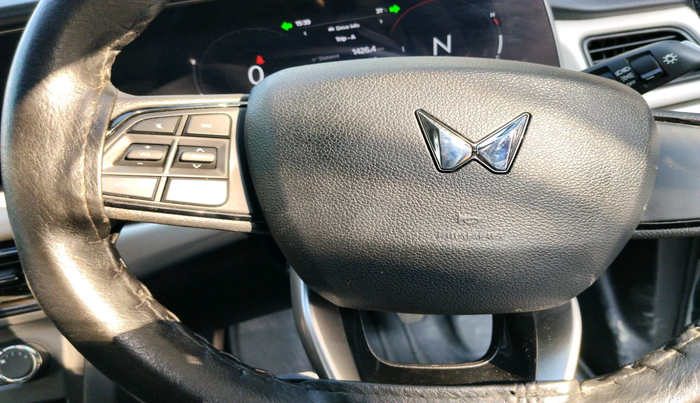 2023 Mahindra XUV700 AX 5 D MT 5 STR, Diesel, Manual, 35,445 km, interior