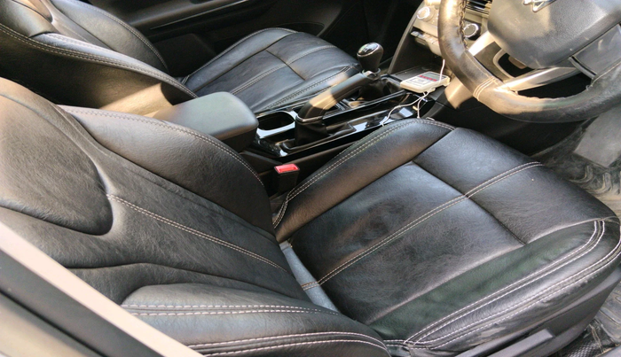 2023 Mahindra XUV700 AX 5 D MT 5 STR, Diesel, Manual, 35,445 km, interior