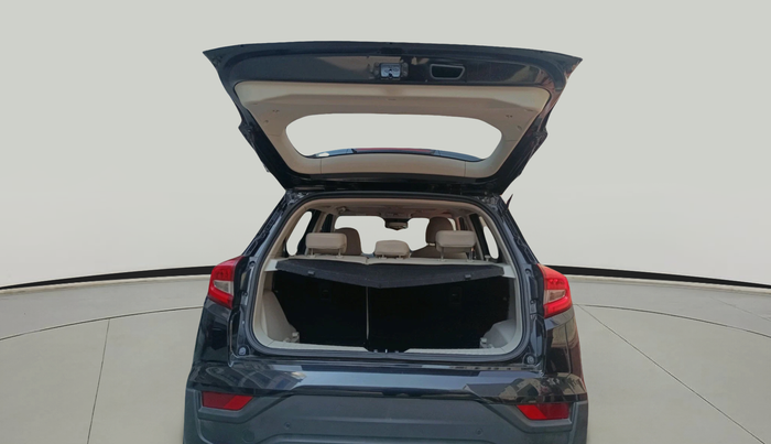 2024 Mahindra XUV300 W8 (O) 1.2 PETROL, Petrol, Manual, 32,776 km, exterior