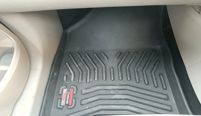 2024 Mahindra XUV300 W8 (O) 1.2 PETROL, Petrol, Manual, 32,776 km, interior