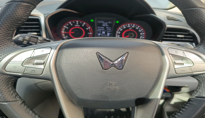 2024 Mahindra XUV300 W8 (O) 1.2 PETROL, Petrol, Manual, 32,776 km, interior