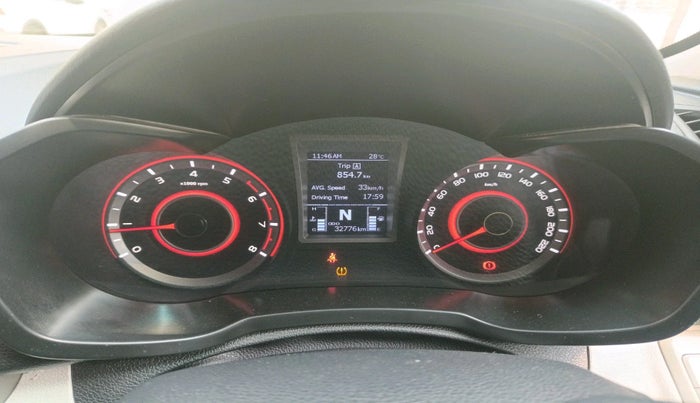 2024 Mahindra XUV300 W8 (O) 1.2 PETROL, Petrol, Manual, 32,776 km, interior