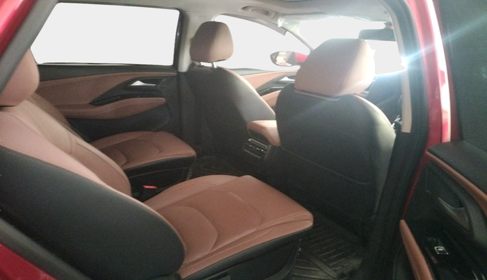 2023 MG HECTOR PLUS SHARP PRO 1.5 TURBO MT 6 STR, Petrol, Manual, 18,000 km, interior