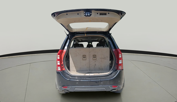 2018 Mahindra XUV500 W10, Diesel, Manual, 1,03,367 km, exterior