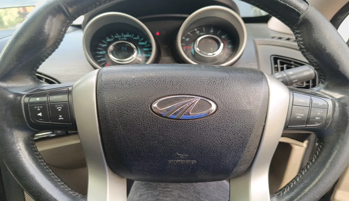 2018 Mahindra XUV500 W10, Diesel, Manual, 1,03,367 km, interior
