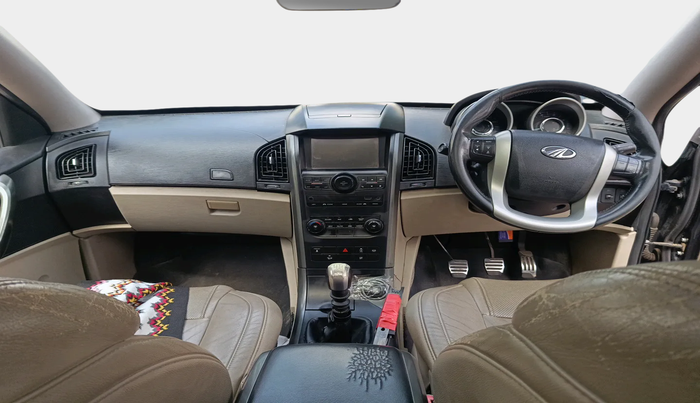 2018 Mahindra XUV500 W10, Diesel, Manual, 1,03,367 km, interior