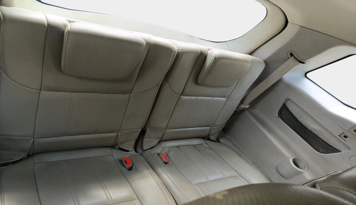 2018 Mahindra XUV500 W10, Diesel, Manual, 1,03,367 km, interior