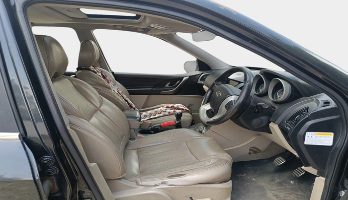 2018 Mahindra XUV500 W10, Diesel, Manual, 1,03,367 km, interior