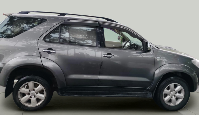 2010 Toyota Fortuner 3.0 4X4 MT, Diesel, Manual, 1,65,269 km, exterior