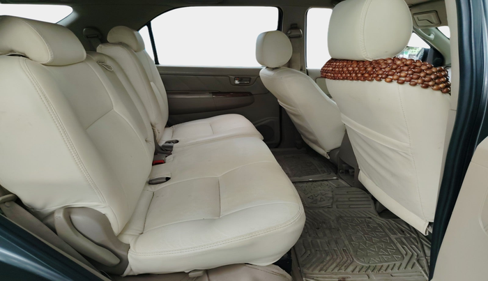 2010 Toyota Fortuner 3.0 4X4 MT, Diesel, Manual, 1,65,269 km, interior