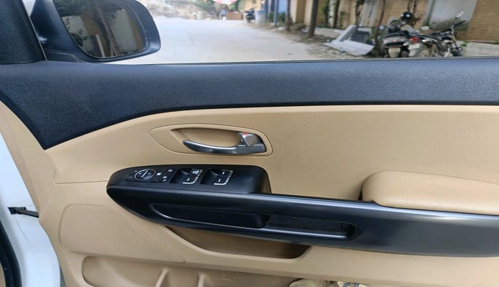 2021 KIA CARNIVAL PREMIUM 2.2 8 STR, Diesel, Automatic, 1,01,208 km, interior