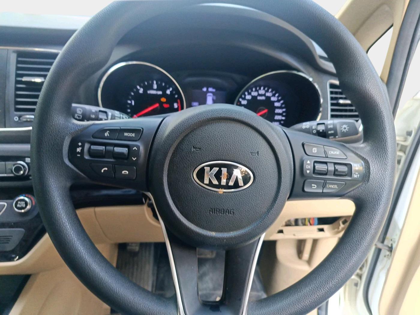 2021 KIA CARNIVAL PREMIUM 2.2 8 STR, Diesel, Automatic, 1,01,208 km, interior
