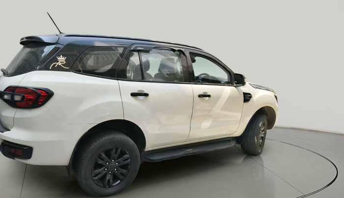 2016 Ford Endeavour TREND 3.2 4X4 AT, Diesel, Automatic, 1,73,811 km, exterior