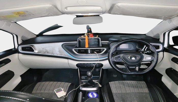 2024 Tata ALTROZ XZ CNG, Petrol, Manual, 18,754 km, interior