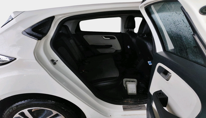 2024 Tata ALTROZ XZ CNG, Petrol, Manual, 18,754 km, interior