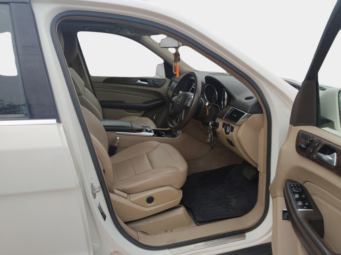2014 Mercedes Benz Ml Class 350 CDI, Diesel, Automatic, 1,05,000 km, interior