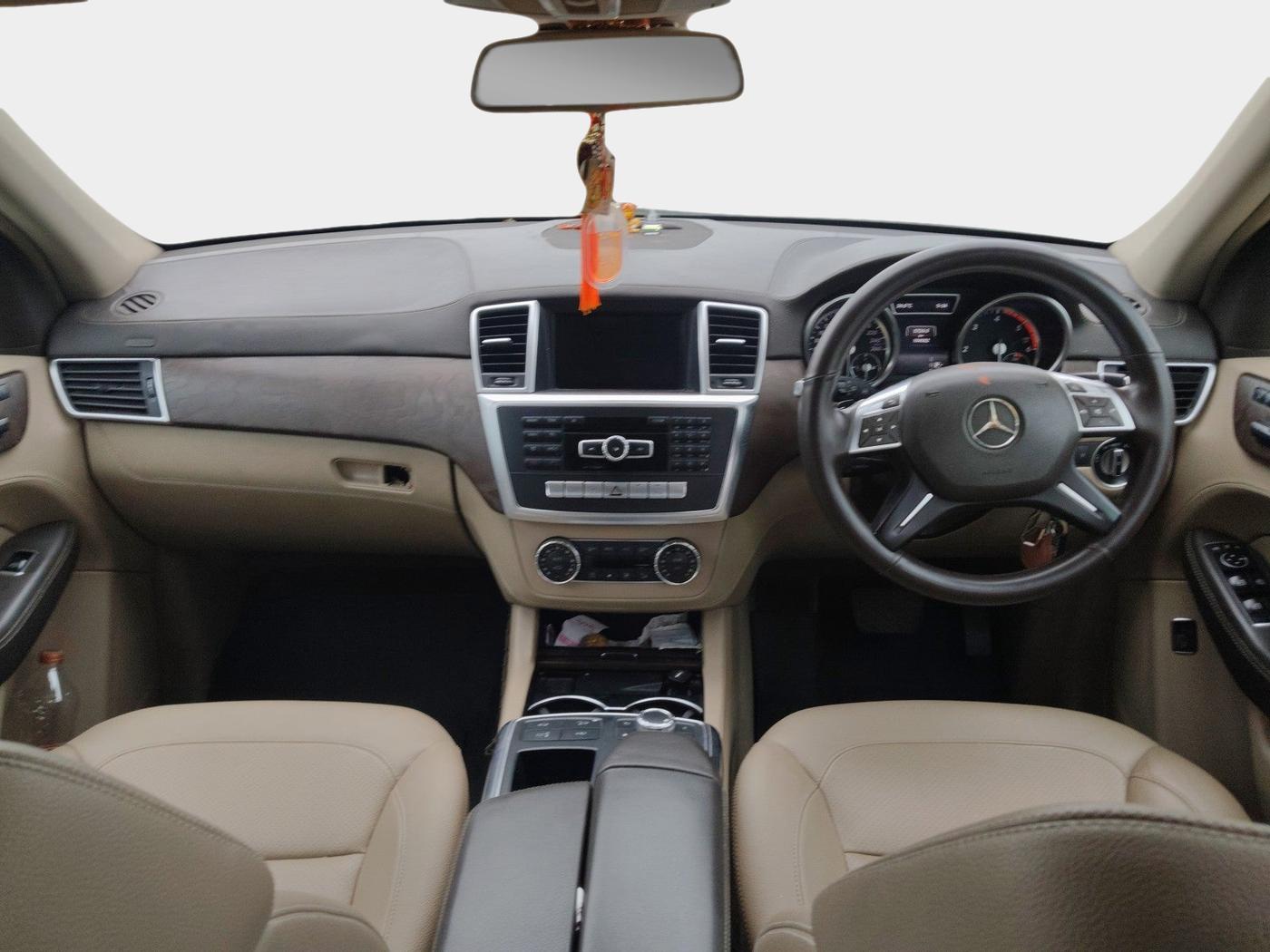 2014 Mercedes Benz Ml Class 350 CDI, Diesel, Automatic, 1,05,000 km, interior