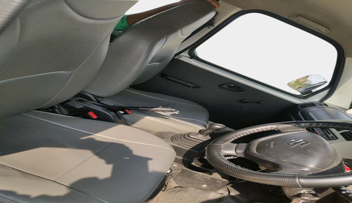 2022 Maruti Eeco 5 STR AC (O), Petrol, Manual, 8,380 km, interior