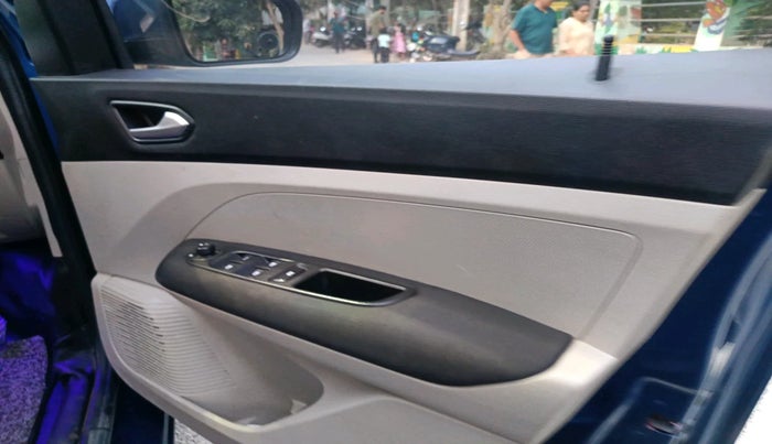 2021 Renault TRIBER RXZ AMT, Petrol, Automatic, 52,580 km, interior