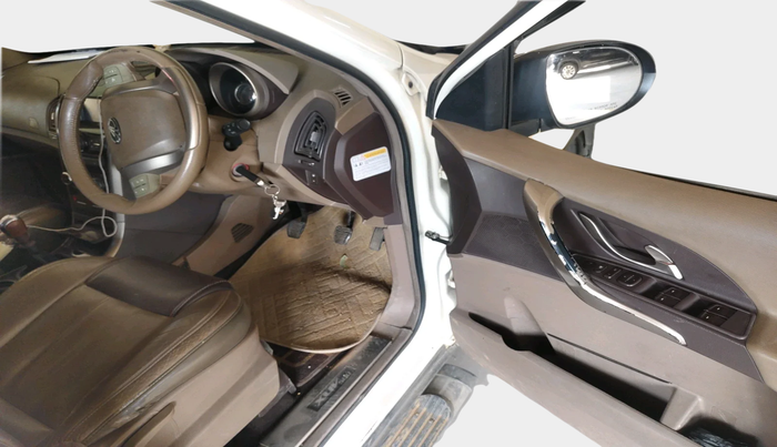 2012 Mahindra XUV500 W8, Diesel, Manual, 1,09,740 km, interior