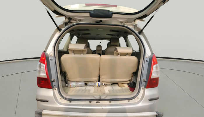 2012 Toyota Innova VX 2.5 7 STR, Diesel, Manual, 2,18,419 km, exterior