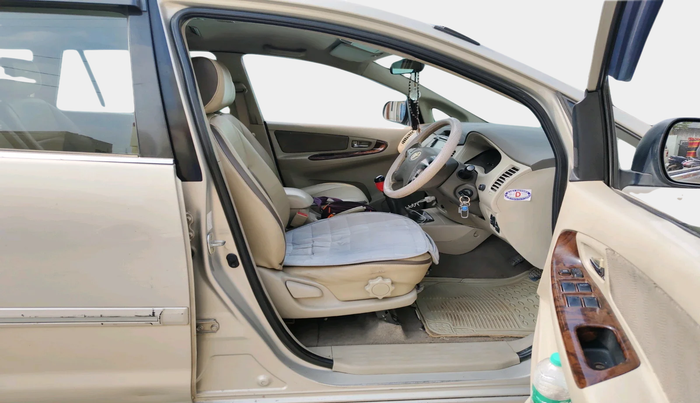 2012 Toyota Innova VX 2.5 7 STR, Diesel, Manual, 2,18,419 km, interior