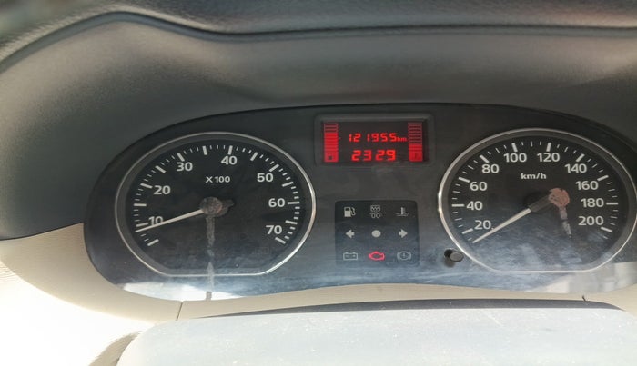 2014 Nissan Terrano XV D THP PREMIUM 110 PS, Diesel, Manual, 1,21,955 km, interior