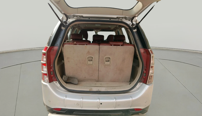 2015 Mahindra XUV500 W10, Diesel, Manual, 1,33,269 km, exterior