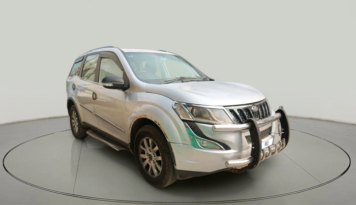 2015 Mahindra XUV500 W10, Diesel, Manual, 1,33,269 km, exterior