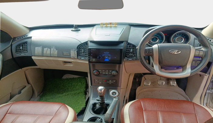 2015 Mahindra XUV500 W10, Diesel, Manual, 1,33,269 km, interior