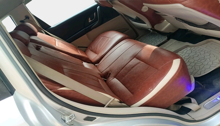 2015 Mahindra XUV500 W10, Diesel, Manual, 1,33,269 km, interior