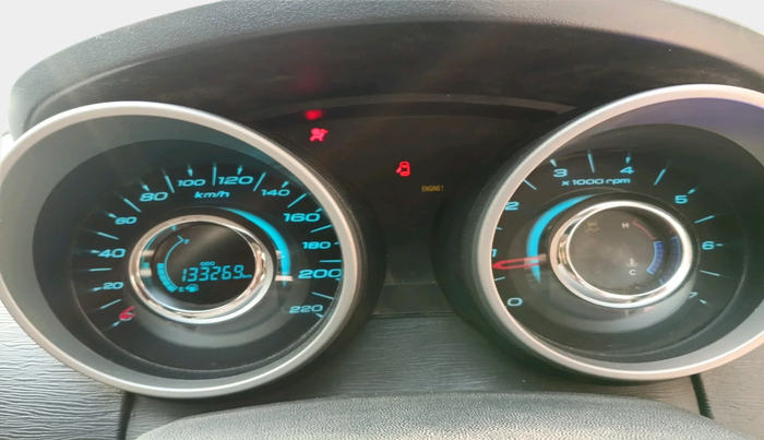 2015 Mahindra XUV500 W10, Diesel, Manual, 1,33,269 km, interior