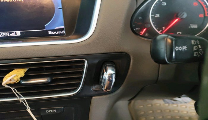 2012 Audi Q5 2.0 TDI QUATTRO, Diesel, Automatic, 1,58,251 km, interior