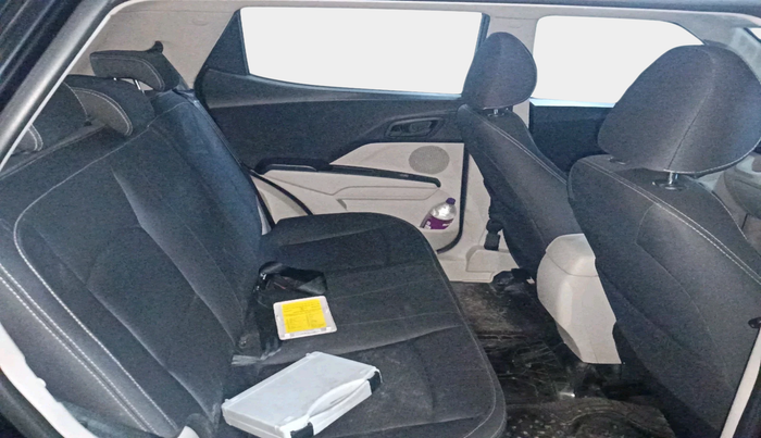 2020 Mahindra XUV300 W6 1.2 PETROL, Petrol, Manual, 39,393 km, interior