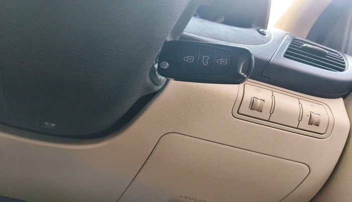 2011 Hyundai Verna FLUIDIC 1.6 VTVT SX, Petrol, Manual, 67,527 km, interior