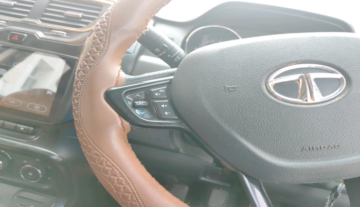 2018 Tata Hexa XE 4X2 7 STR, Diesel, Manual, 1,82,899 km, interior