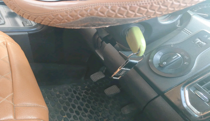 2018 Tata Hexa XE 4X2 7 STR, Diesel, Manual, 1,82,899 km, interior