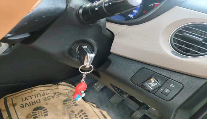 2016 Hyundai Xcent S 1.2, Petrol, Manual, 93,020 km, interior