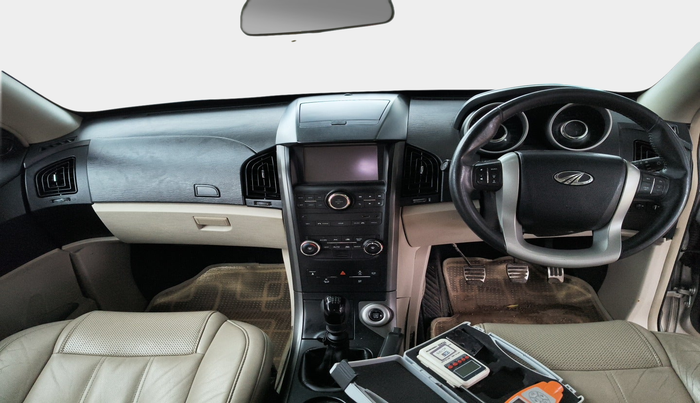2015 Mahindra XUV500 W10, Diesel, Manual, 1,60,220 km, interior