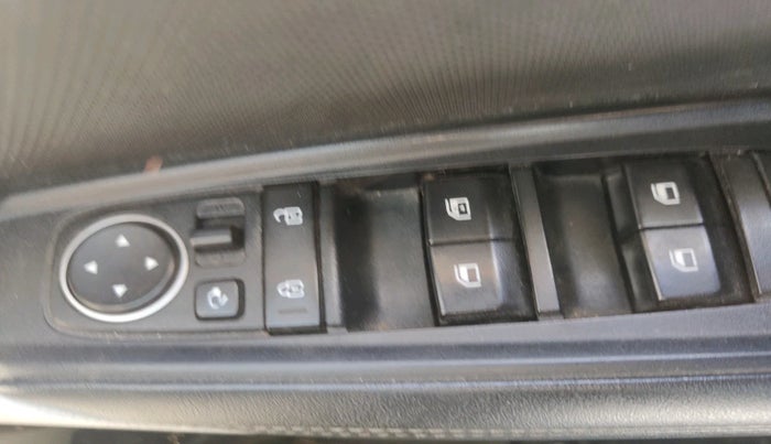 2021 KIA SONET HTX 1.0 IMT, Petrol, Manual, 84,325 km, interior