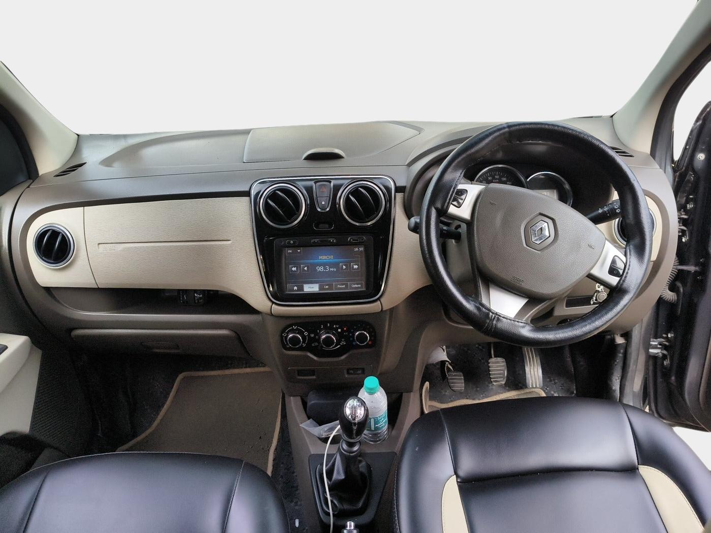2015 Renault Lodgy 110 PS RXZ STEPWAY 7 STR, Diesel, Manual, 1,00,900 km, interior