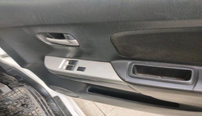 2011 Maruti Wagon R 1.0 LXI, Petrol, Manual, 1,72,726 km, interior